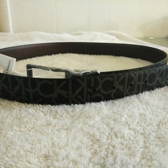 CALVIN KLEIN MEN'S TWIST REVERSIBLE LEATHER BELT - Picture 3 of 8
